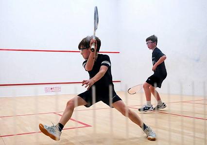 Squash dla dzieci - od jakiego wieku zacząć i jaki sprzęt wybrać dla juniora?