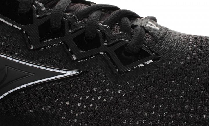 Mizuno Wave Stealth V Black / White